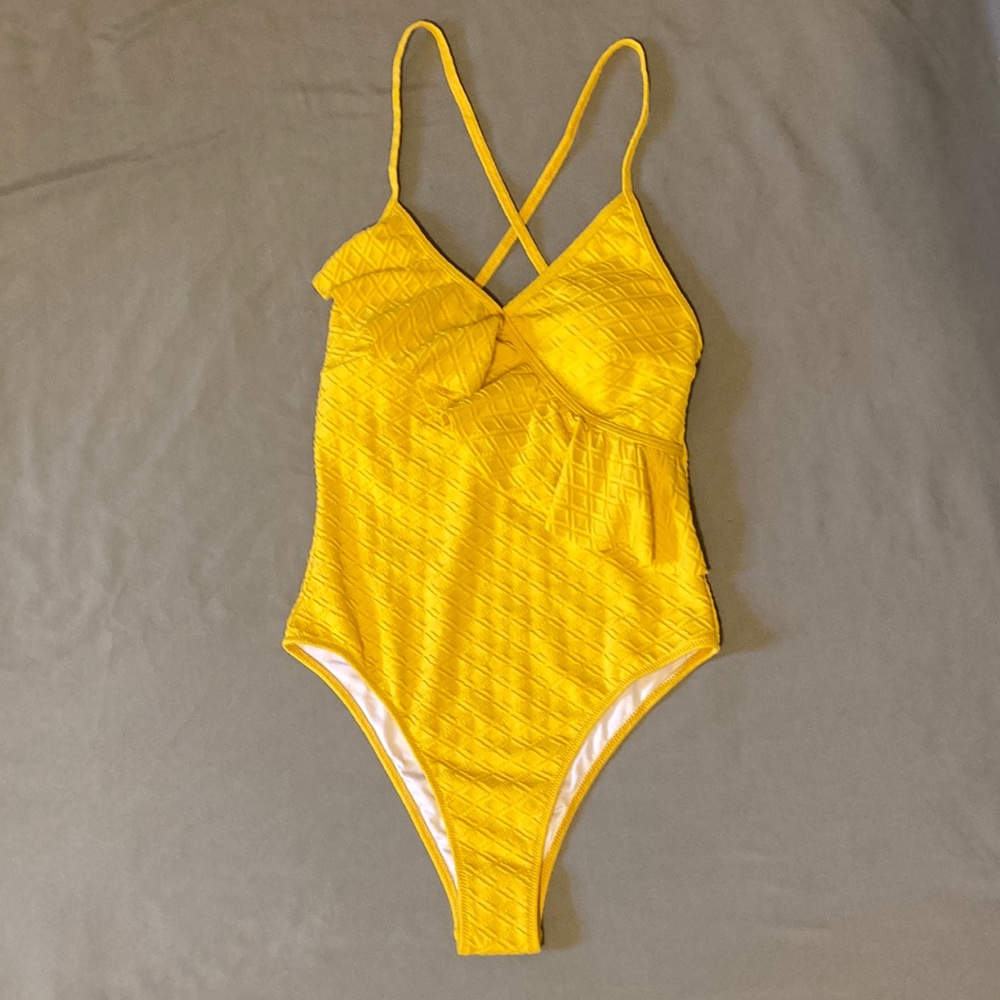 Cupshe Yellow One Piece Bathing Suit With Ruffle NWT Size Medium